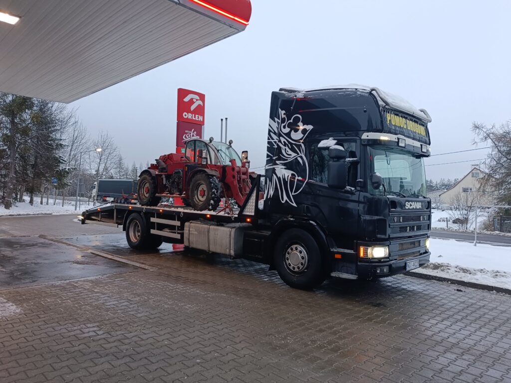 Zdjęcie lawety w Wałczu - idealne rozwiązanie dla transportu pojazdów.